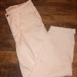 Chico’s White So Slimming Girlfriend Slim Leg Crop